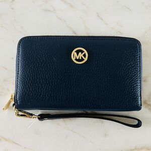 MICHAEL KORS Fulton Navy Flat Multi Function Phone Case Zip Wallet Wristlet